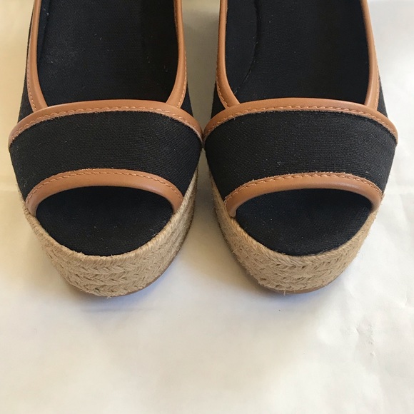 LIKE NEW - TORY BURCH WEDGE HEELS 🖤 - Picture 3 of 7